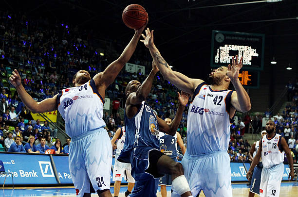 侃背后是战 侃背后是战